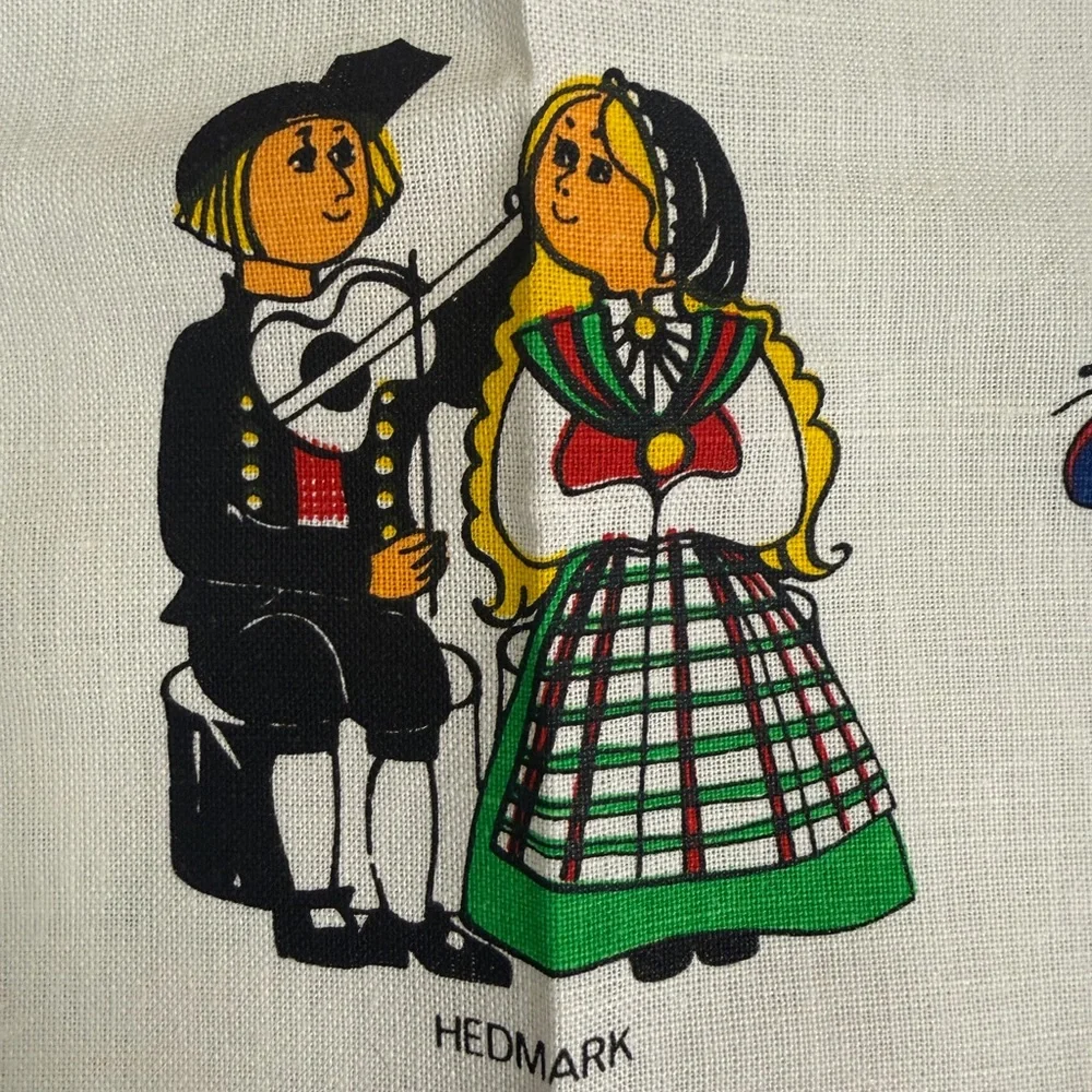 Runni Tekstltrykk Square‎ Red Yellow Floral Folklore Tablecloth Norway 34